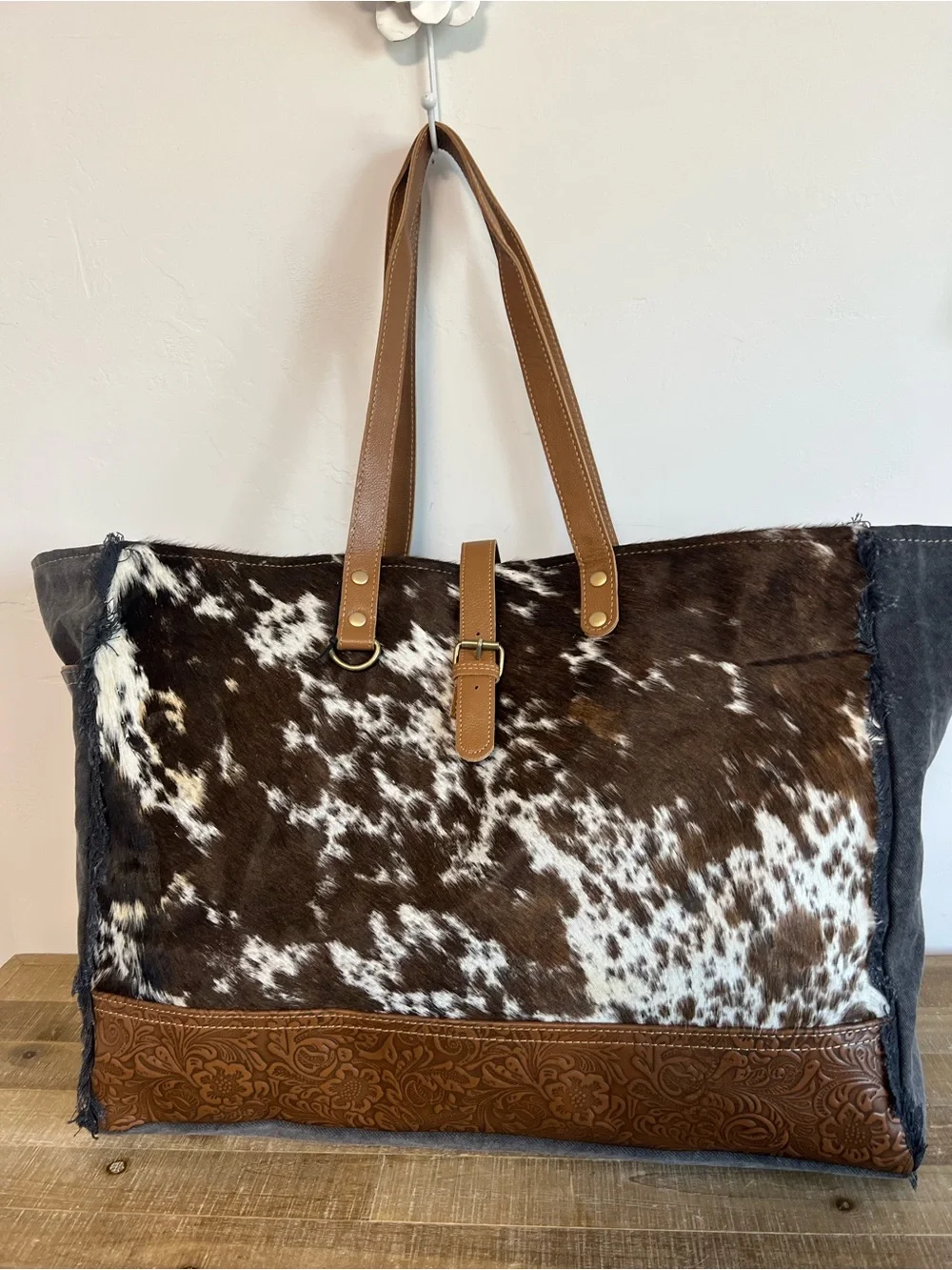 Myra Western Weekender Bag Cowhide Leather Duffel Travel Carry On Boho Cowgirl - Picture 7 of 10